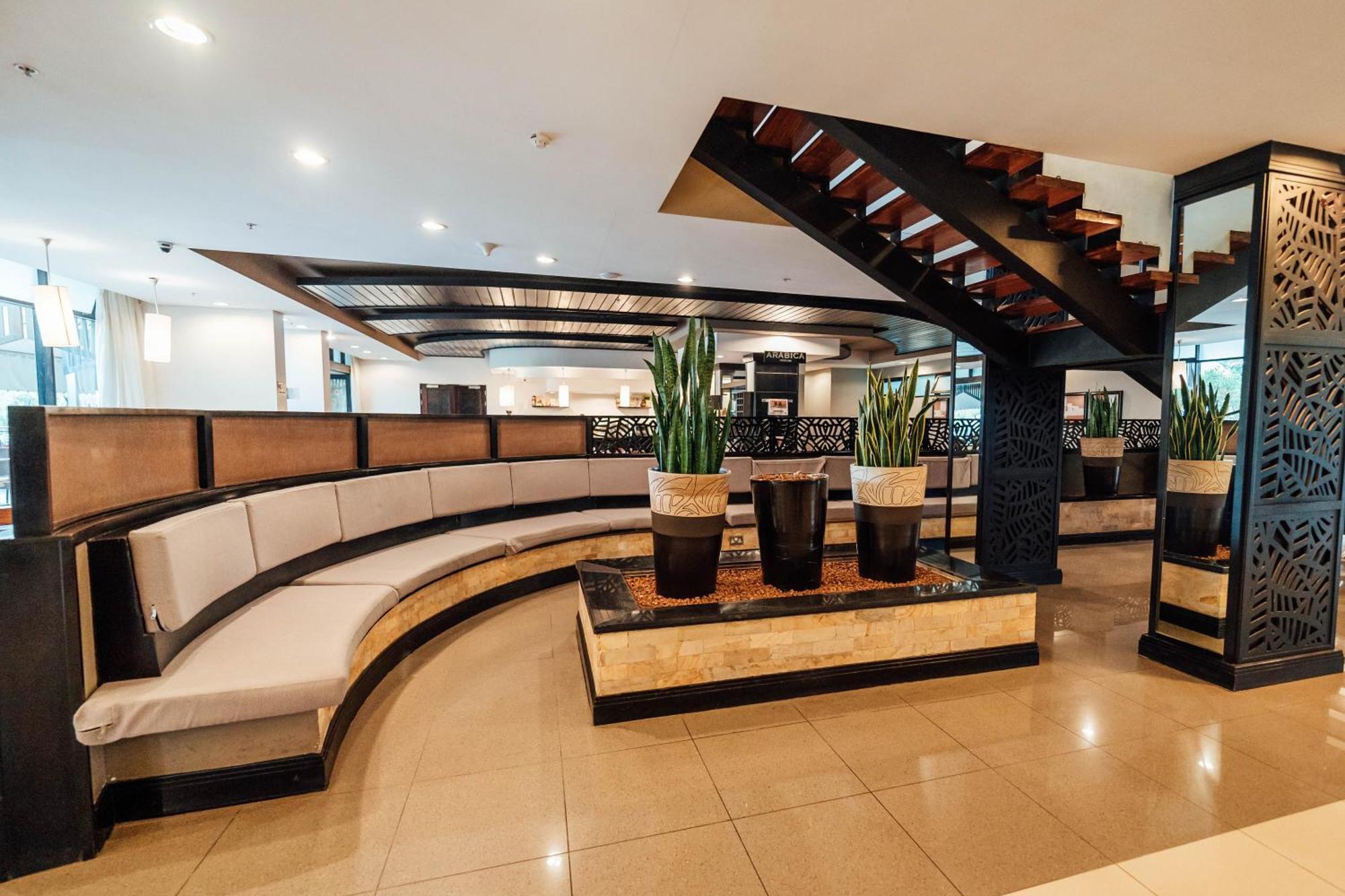 Mount Meru Hotel Arusha Bagian luar foto