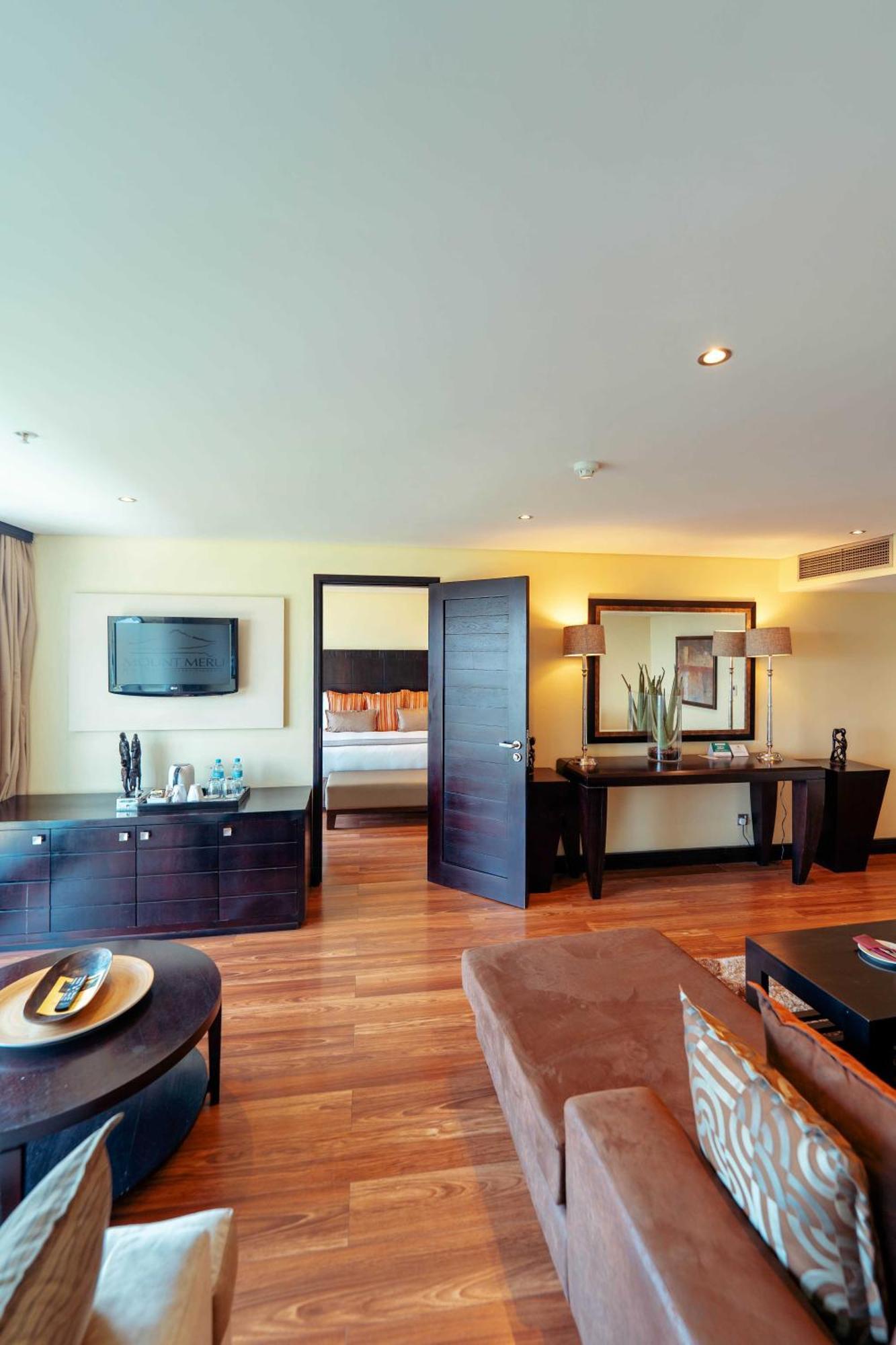 Mount Meru Hotel Arusha Bagian luar foto